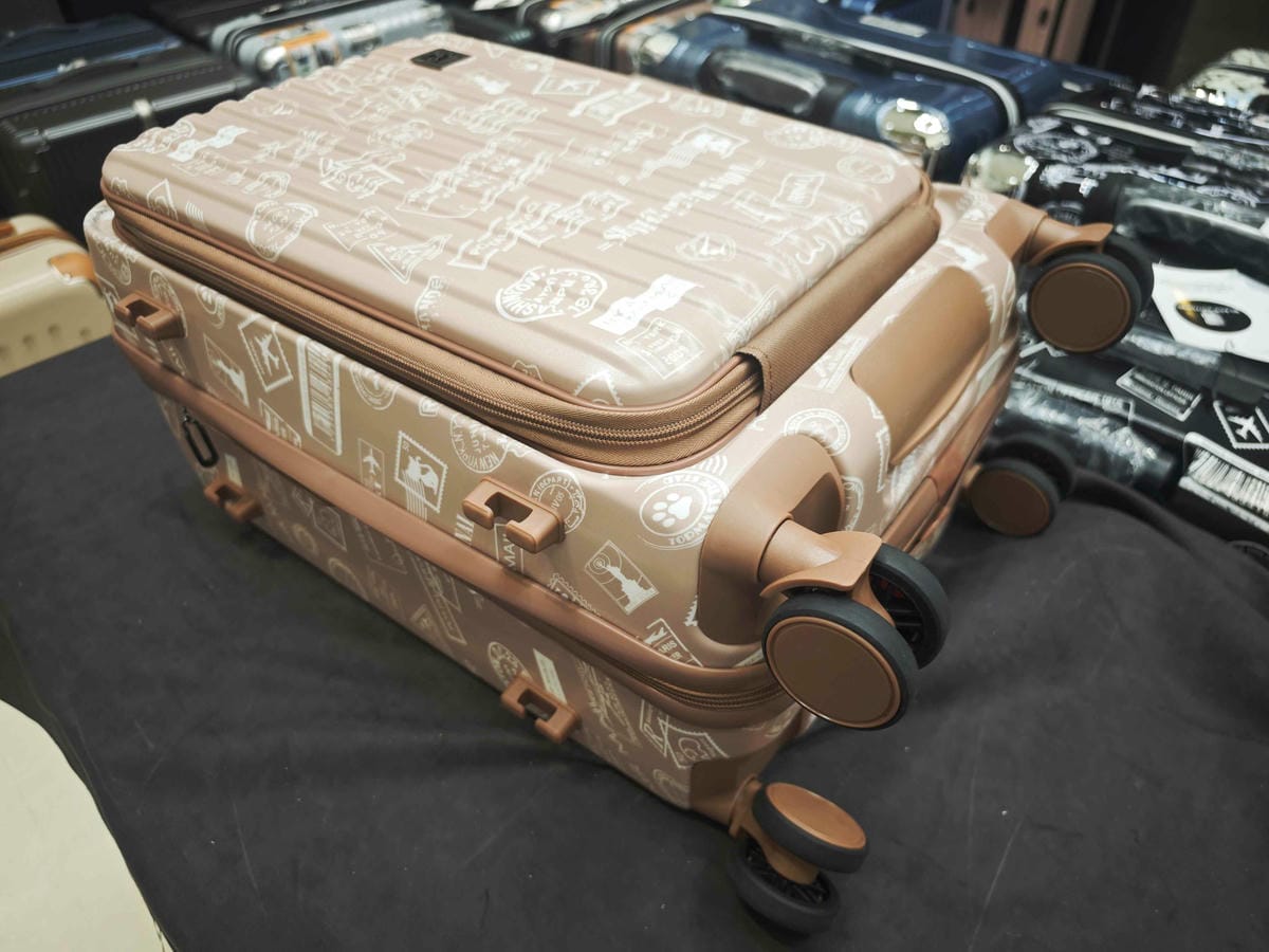 黑箱作業行李箱專賣店 (54).jpg 黑箱作業行李箱專賣店 (54).jpg