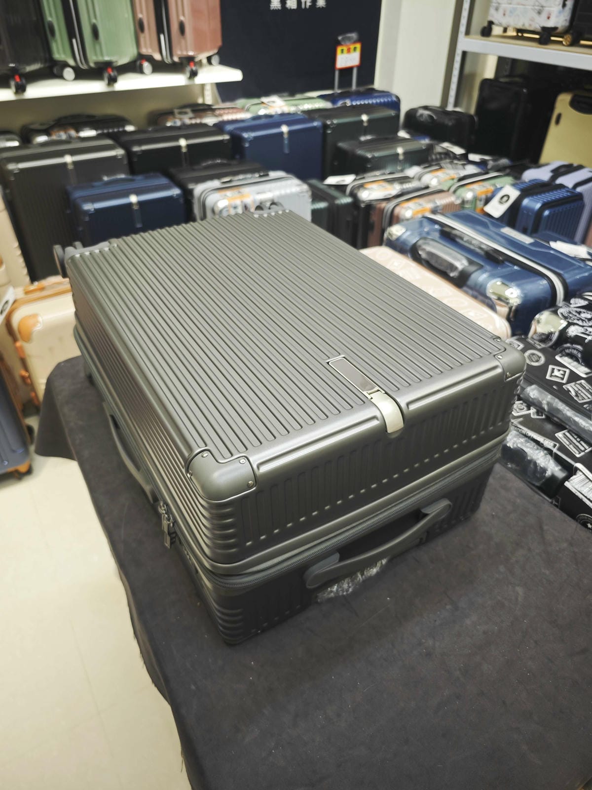 黑箱作業行李箱專賣店 (14).jpg 黑箱作業行李箱專賣店 (14).jpg