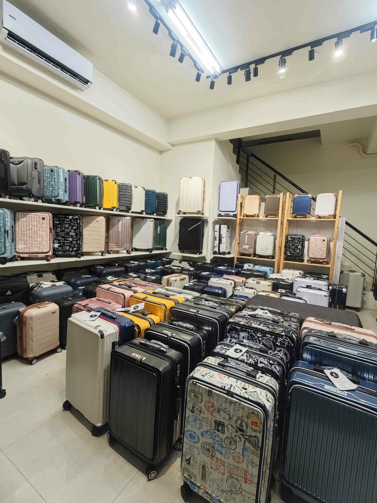 黑箱作業行李箱專賣店 (5).jpg 黑箱作業行李箱專賣店 (5).jpg