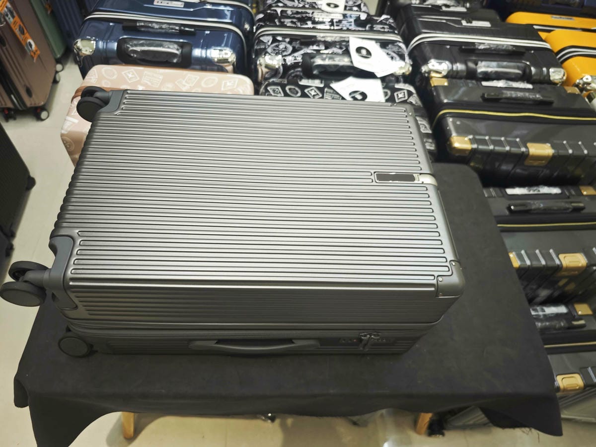 黑箱作業行李箱專賣店 (13).jpg 黑箱作業行李箱專賣店 (13).jpg