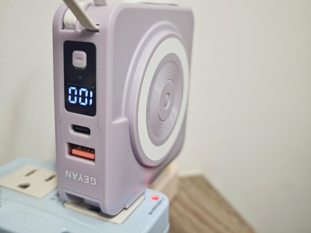 GEYAN萬用行動電源 (28).jpg GEYAN萬用行動電源 (28).jpg