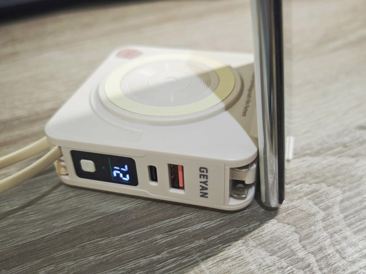 GEYAN萬用行動電源 (34).jpg GEYAN萬用行動電源 (34).jpg