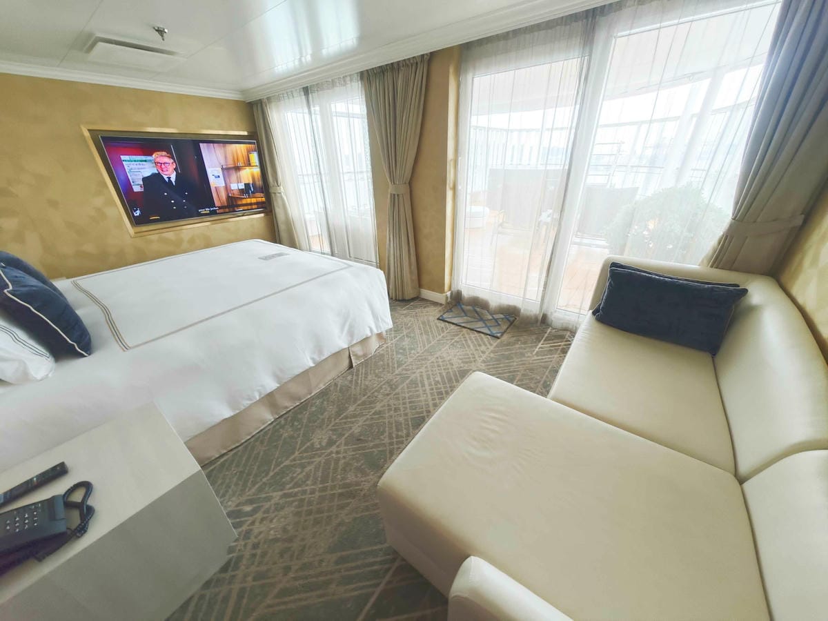 【麗星郵輪探索星號|經典房型分享】 BSS露台客房盡賞蔚藍海景|皇宮庭苑別墅尊享尊榮奢華 - 第35張圖 麗星郵輪探索星號房型介紹 (5).jpg