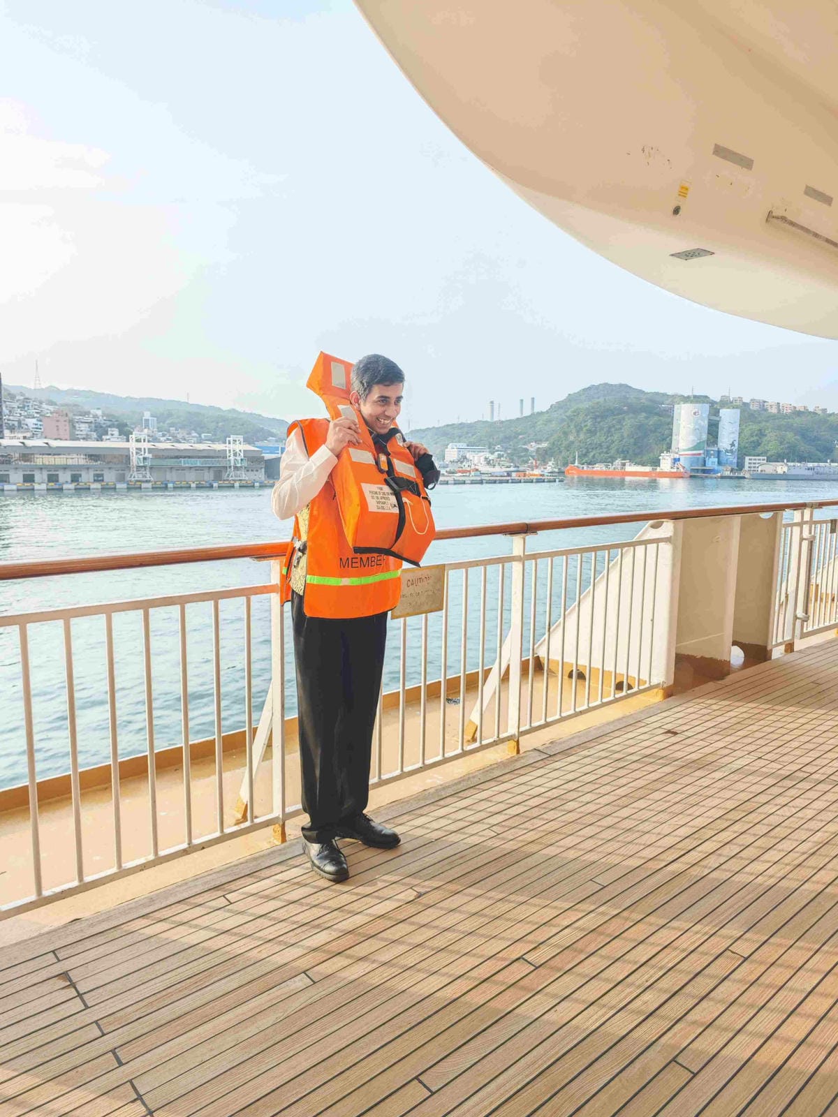 麗星郵輪探索星號入關 (1).jpg 麗星郵輪探索星號入關 (1).jpg