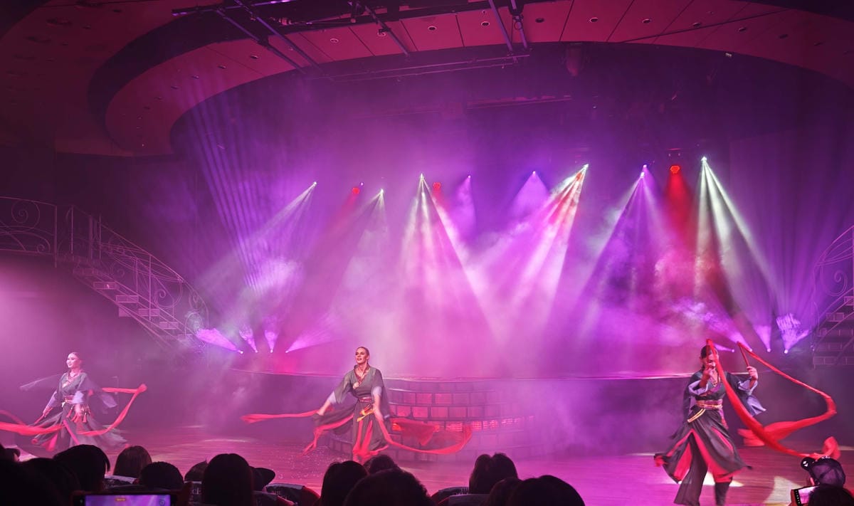 麗星郵輪探索星號舞台秀 (16).jpg