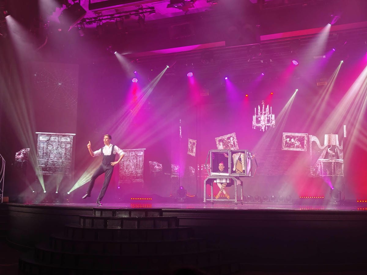 麗星郵輪探索星號舞台秀 (6).jpg