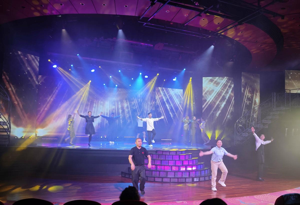 麗星郵輪探索星號舞台秀 (20).jpg