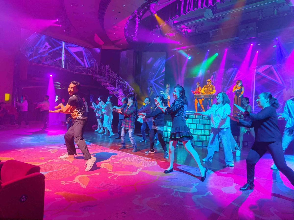 麗星郵輪探索星號舞台秀 (12).jpg