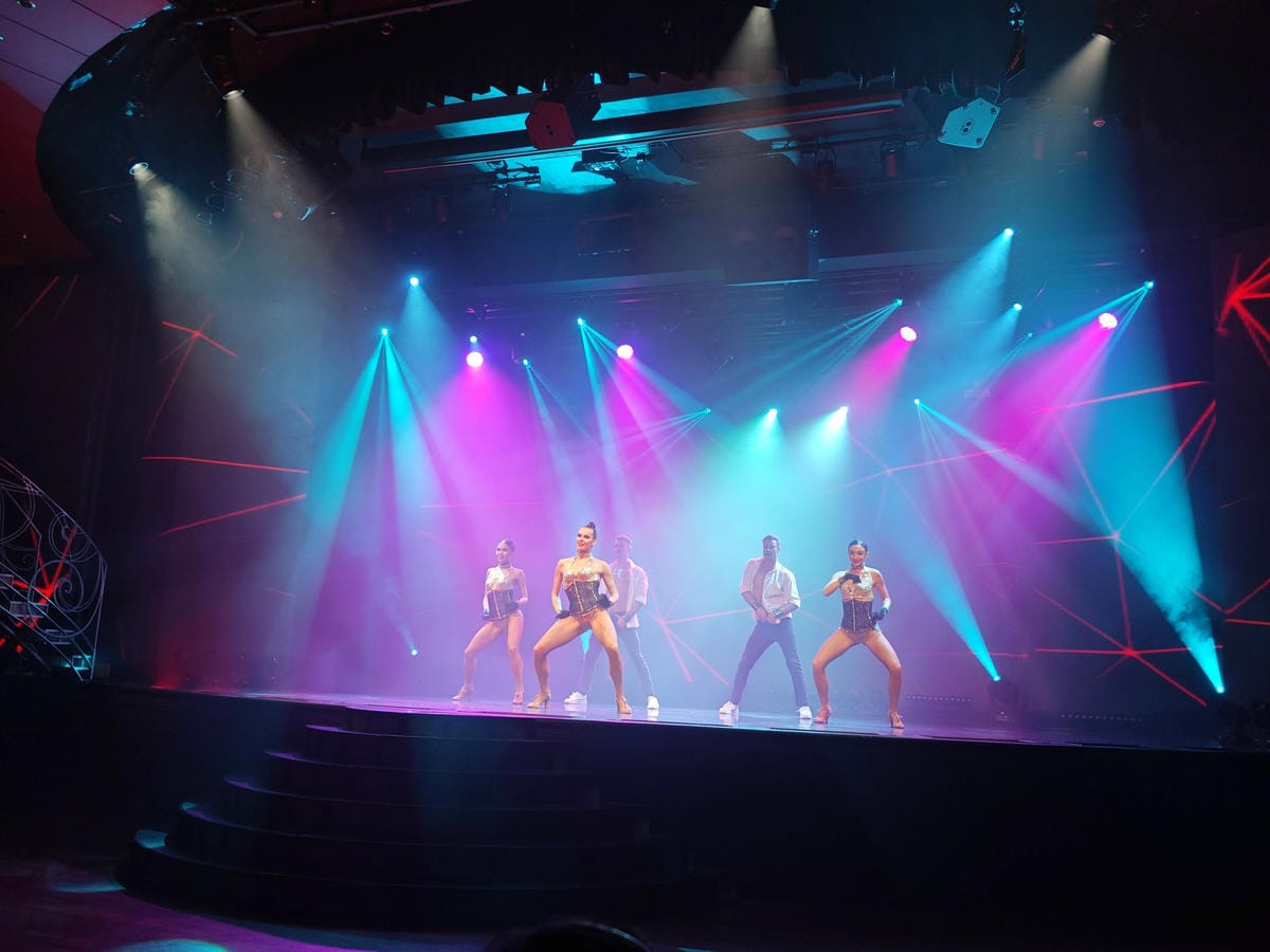 麗星郵輪探索星號舞台秀 (1).jpg