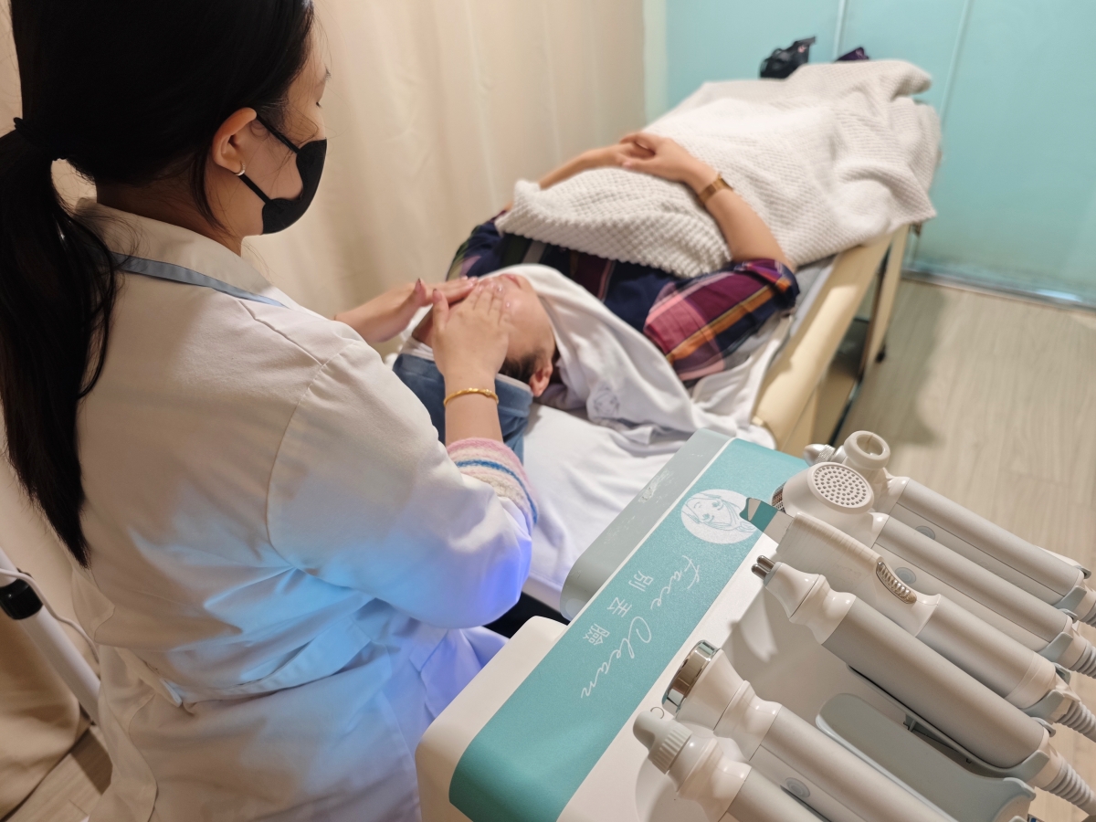 【桃園SPA推薦】別丟臉美膚專門店：火車站步行2分鐘！水飛梭清粉刺＋SPA洗髮一站式搞定，極致懶人保養，無推銷壓力