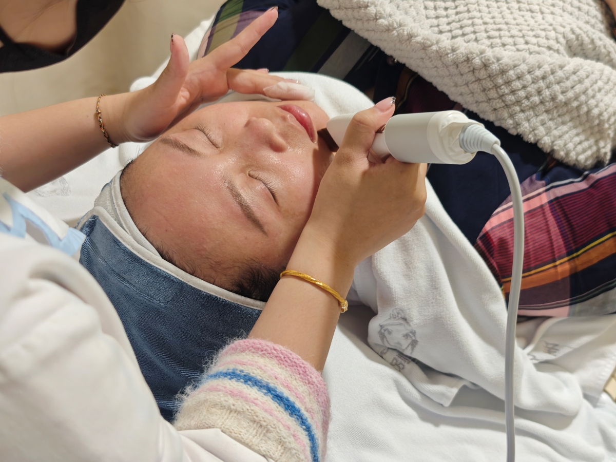 【桃園SPA推薦】別丟臉美膚專門店：火車站步行2分鐘！水飛梭清粉刺＋SPA洗髮一站式搞定，極致懶人保養，無推銷壓力