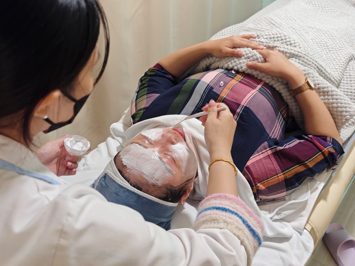 【桃園SPA推薦】別丟臉美膚專門店：火車站步行2分鐘！水飛梭清粉刺＋SPA洗髮一站式搞定，極致懶人保養，無推銷壓力