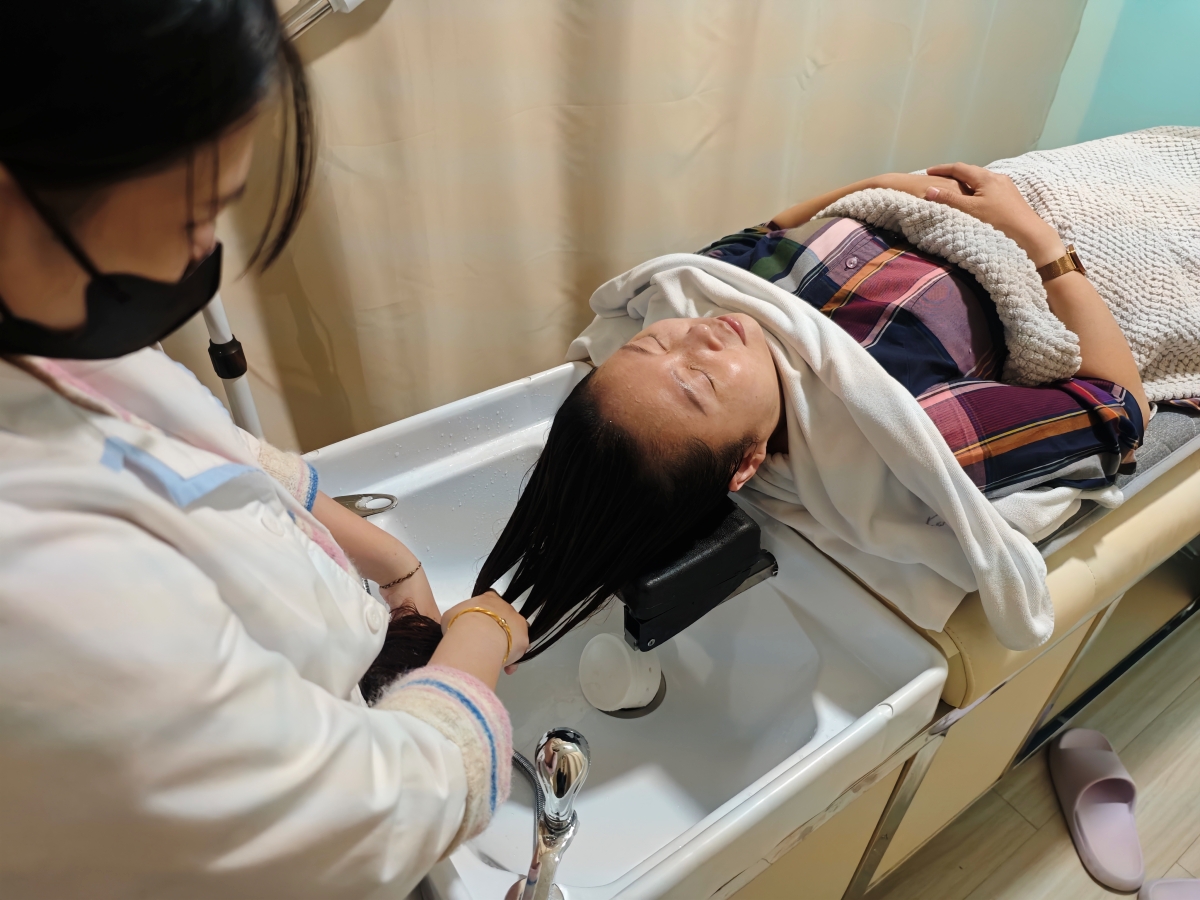 【桃園SPA推薦】別丟臉美膚專門店：火車站步行2分鐘！水飛梭清粉刺＋SPA洗髮一站式搞定，極致懶人保養，無推銷壓力