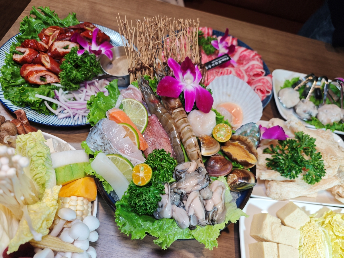 【台北雞湯火鍋推薦】君曜雞湯正式插旗信義區！雞湯界 LV 星曜雞湯姐妹店，喝雞湯也能一路玩到跨年倒數