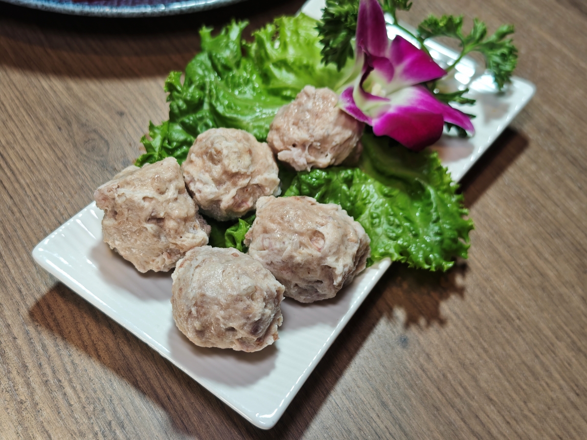 【台北雞湯火鍋推薦】君曜雞湯正式插旗信義區！雞湯界 LV 星曜雞湯姐妹店，喝雞湯也能一路玩到跨年倒數