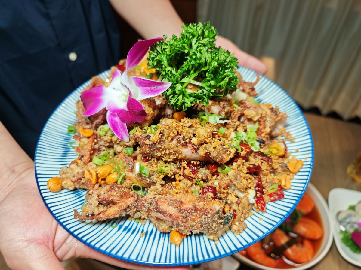 【台北雞湯火鍋推薦】君曜雞湯正式插旗信義區！雞湯界 LV 星曜雞湯姐妹店，喝雞湯也能一路玩到跨年倒數