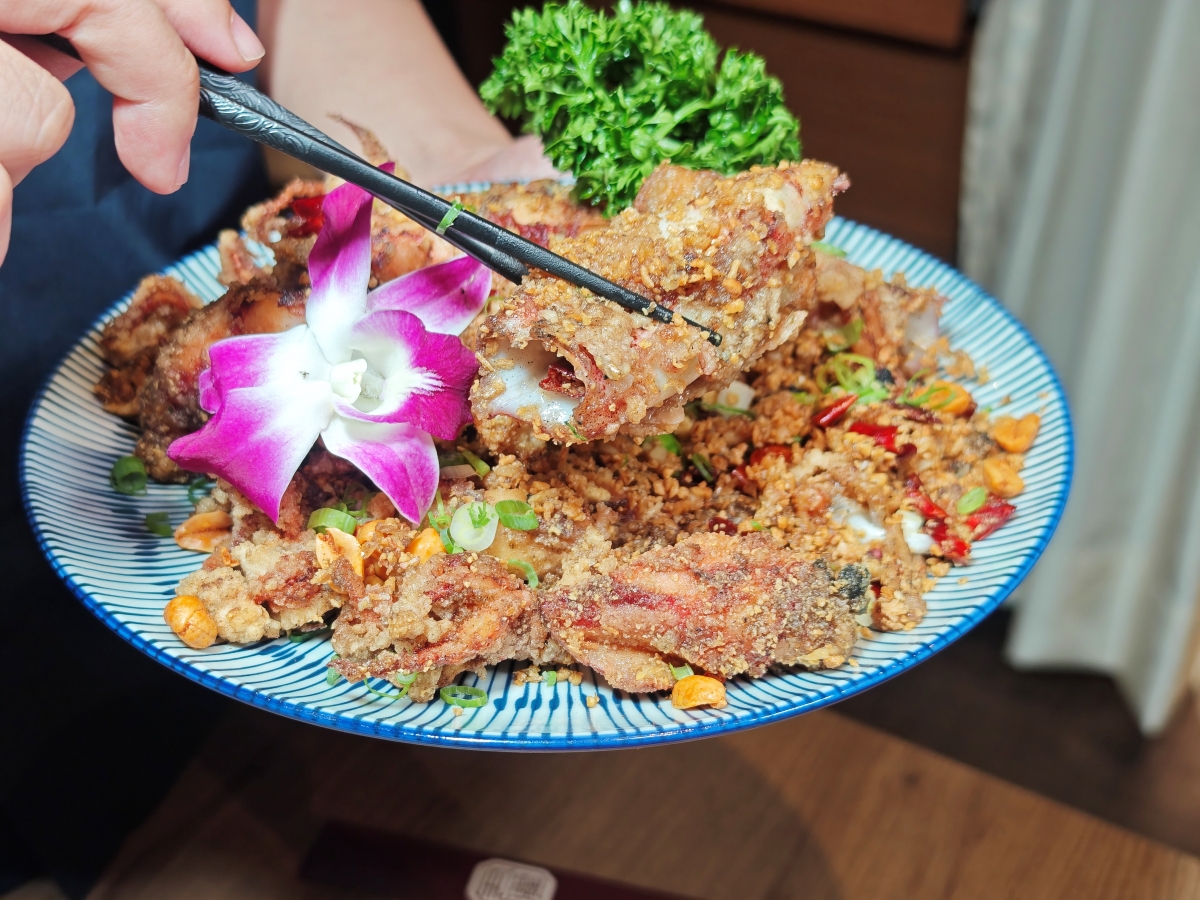 【台北雞湯火鍋推薦】君曜雞湯正式插旗信義區！雞湯界 LV 星曜雞湯姐妹店，喝雞湯也能一路玩到跨年倒數