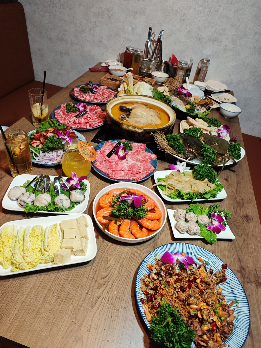 【台北雞湯火鍋推薦】君曜雞湯正式插旗信義區！雞湯界 LV 星曜雞湯姐妹店，喝雞湯也能一路玩到跨年倒數