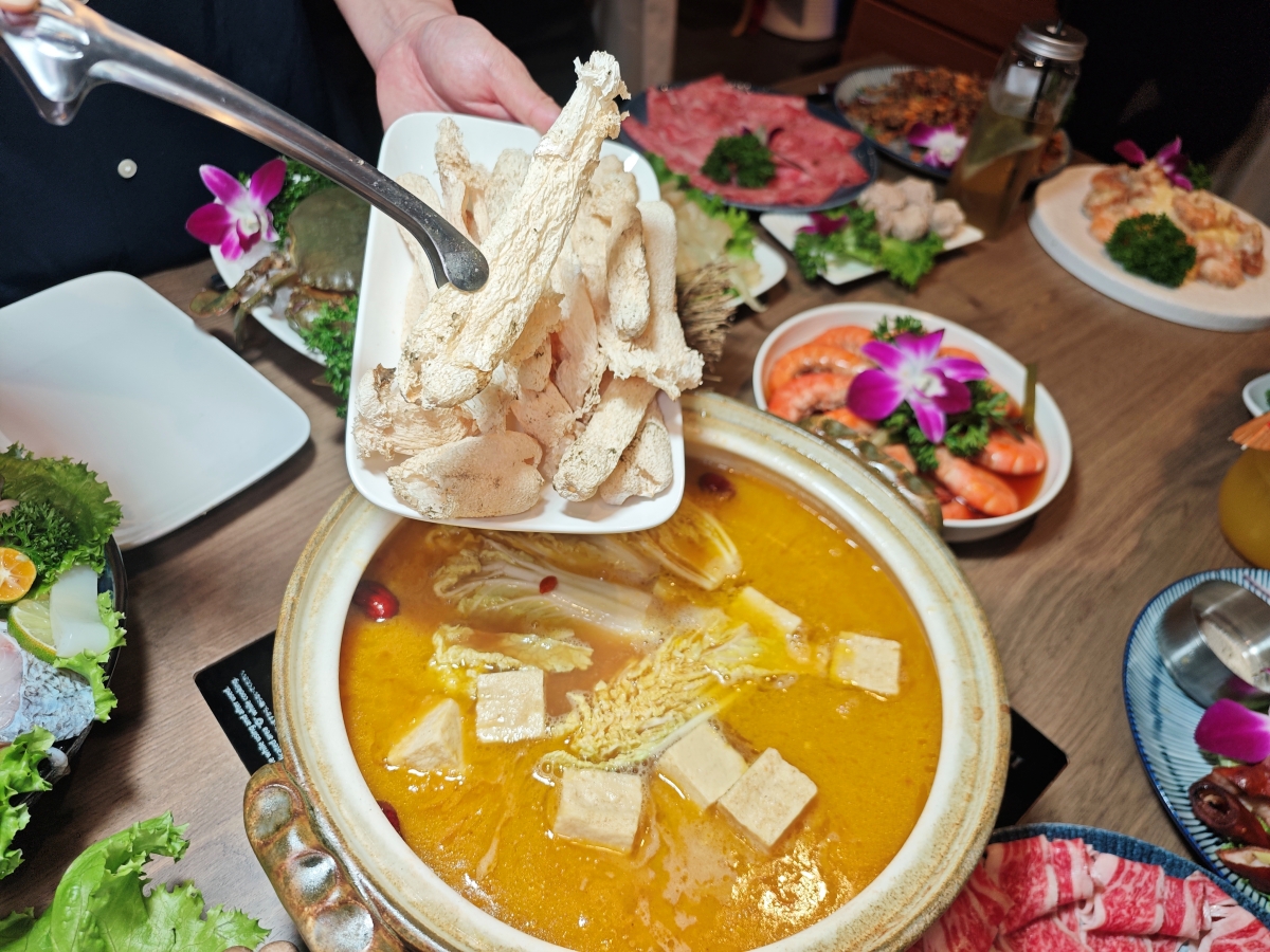 【台北雞湯火鍋推薦】君曜雞湯正式插旗信義區！雞湯界 LV 星曜雞湯姐妹店，喝雞湯也能一路玩到跨年倒數