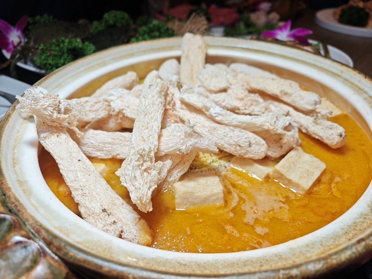 【台北雞湯火鍋推薦】君曜雞湯正式插旗信義區！雞湯界 LV 星曜雞湯姐妹店，喝雞湯也能一路玩到跨年倒數