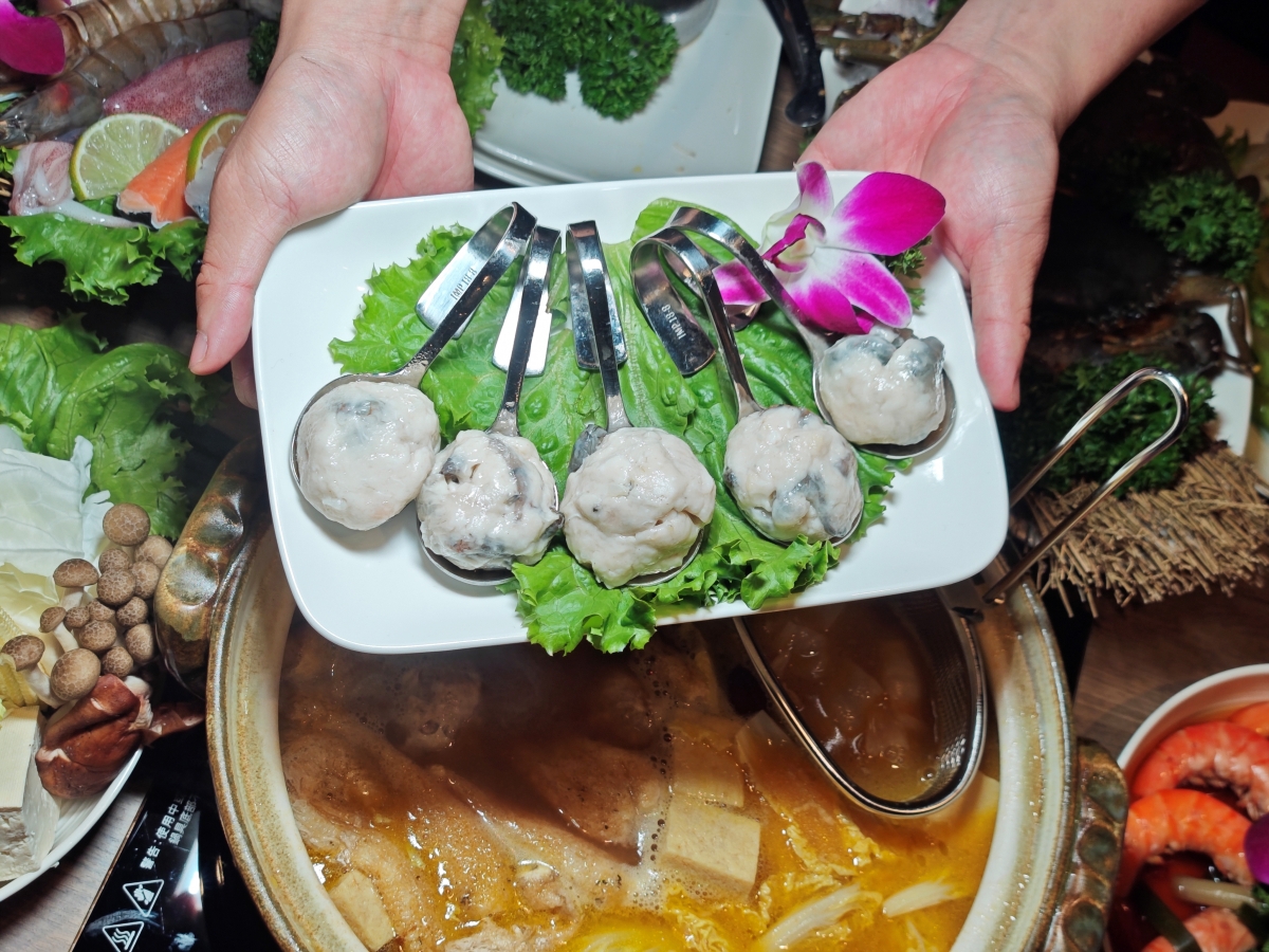 【台北雞湯火鍋推薦】君曜雞湯正式插旗信義區！雞湯界 LV 星曜雞湯姐妹店，喝雞湯也能一路玩到跨年倒數