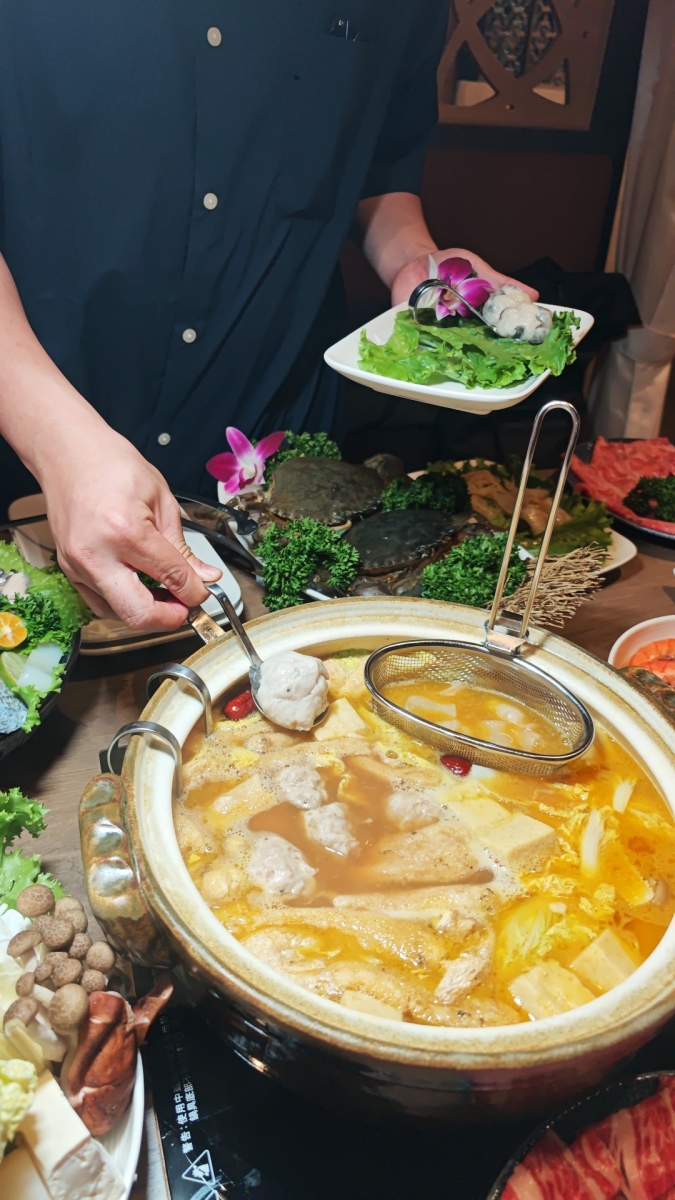 【台北雞湯火鍋推薦】君曜雞湯正式插旗信義區！雞湯界 LV 星曜雞湯姐妹店，喝雞湯也能一路玩到跨年倒數