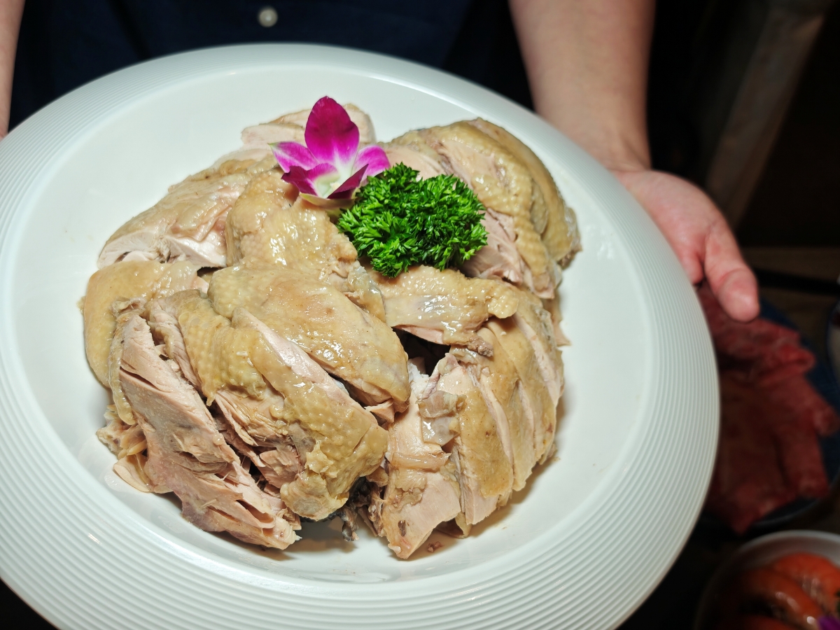 【台北雞湯火鍋推薦】君曜雞湯正式插旗信義區！雞湯界 LV 星曜雞湯姐妹店，喝雞湯也能一路玩到跨年倒數