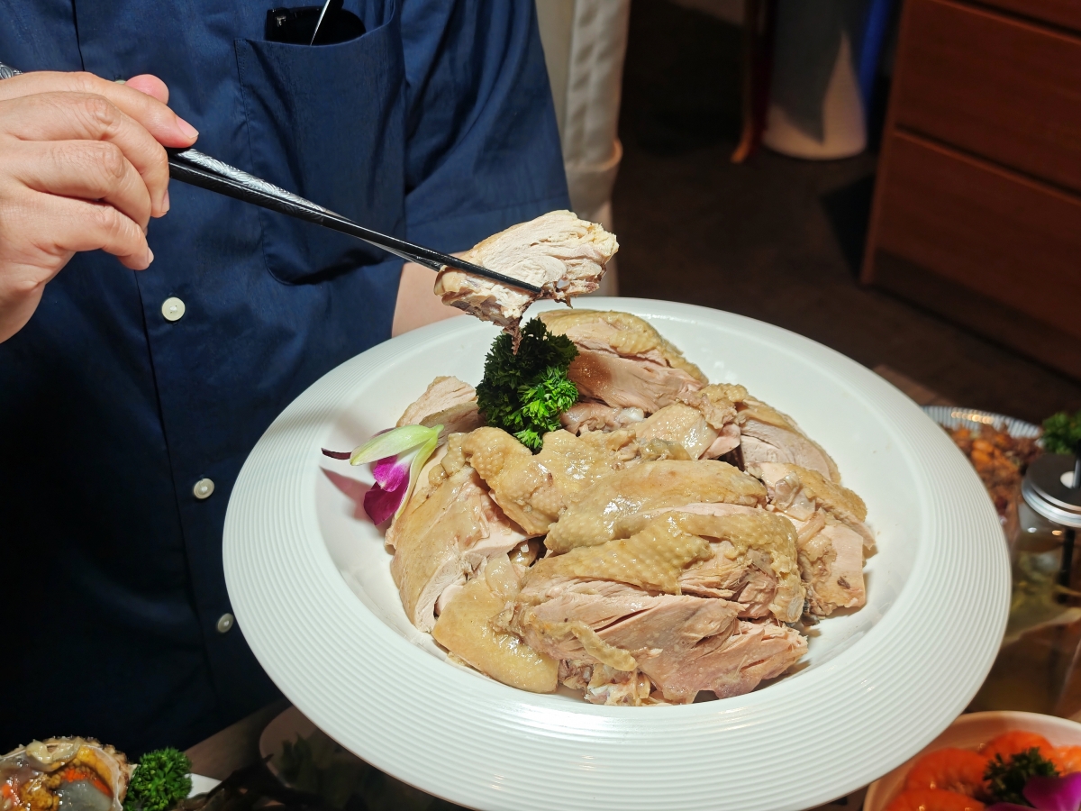 【台北雞湯火鍋推薦】君曜雞湯正式插旗信義區！雞湯界 LV 星曜雞湯姐妹店，喝雞湯也能一路玩到跨年倒數