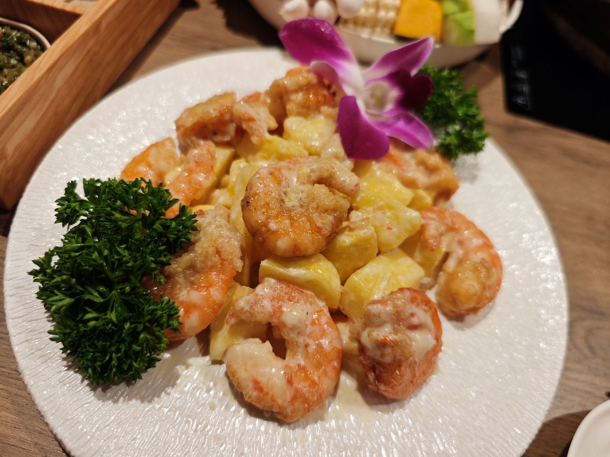 【台北雞湯火鍋推薦】君曜雞湯正式插旗信義區！雞湯界 LV 星曜雞湯姐妹店，喝雞湯也能一路玩到跨年倒數