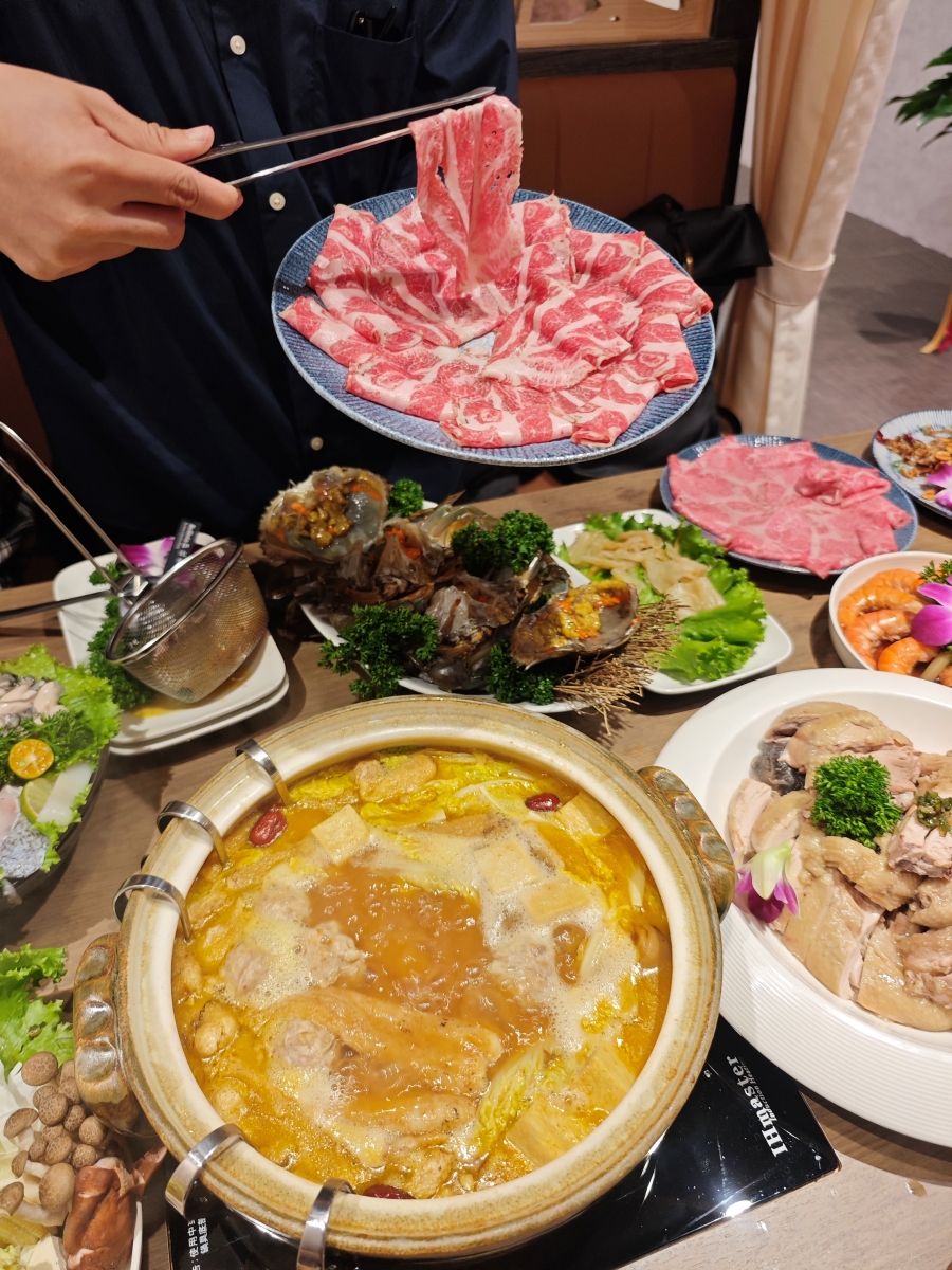 【台北雞湯火鍋推薦】君曜雞湯正式插旗信義區！雞湯界 LV 星曜雞湯姐妹店，喝雞湯也能一路玩到跨年倒數