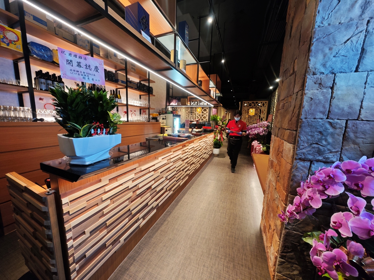 【台北雞湯火鍋推薦】君曜雞湯正式插旗信義區！雞湯界 LV 星曜雞湯姐妹店，喝雞湯也能一路玩到跨年倒數