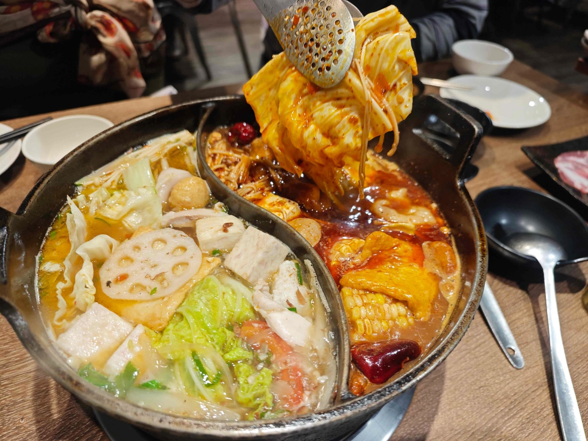 肉多多火鍋最新活動懶人包| 299 輕量級套餐全新上市、268 自助吧 +打卡再送肉海鮮!全台、全天候、平假日不限時,(西門店.淡水店例假日除外,湯底.服務費另計) - 第8張圖 肉多多火鍋最新活動懶人包| 299 輕量級套餐全新上市、268 自助吧 +打卡再送肉海鮮!全台、全天候、平假日不限時,(西門店.淡水店例假日除外,湯底.服務費另計)