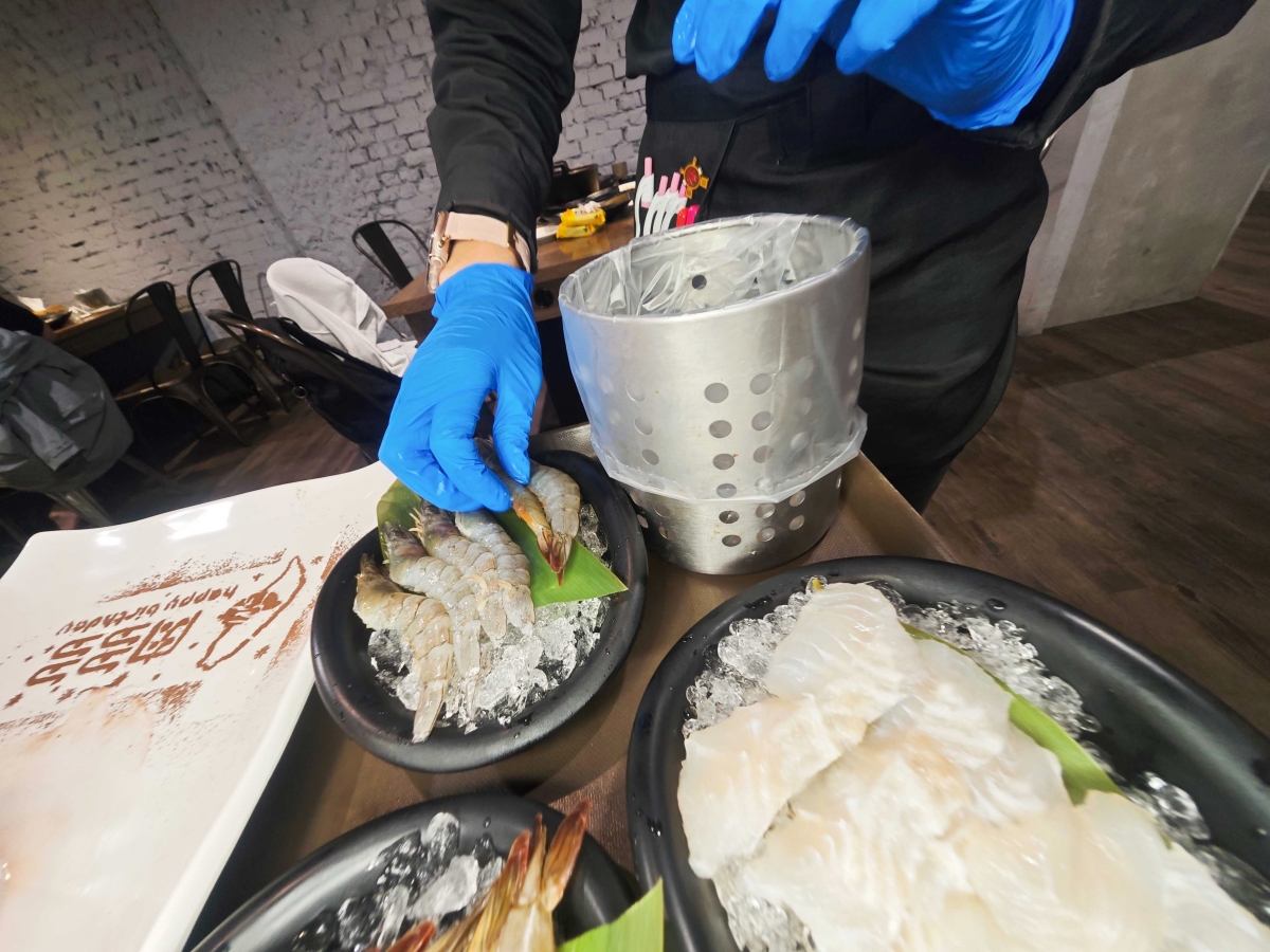 肉多多火鍋最新活動懶人包| 299 輕量級套餐全新上市、268 自助吧 +打卡再送肉海鮮!全台、全天候、平假日不限時,(西門店.淡水店例假日除外,湯底.服務費另計) - 第26張圖 肉多多火鍋最新活動懶人包| 299 輕量級套餐全新上市、268 自助吧 +打卡再送肉海鮮!全台、全天候、平假日不限時,(西門店.淡水店例假日除外,湯底.服務費另計)