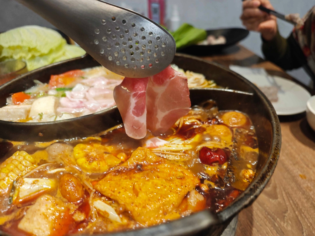 肉多多火鍋最新活動懶人包| 299 輕量級套餐全新上市、268 自助吧 +打卡再送肉海鮮!全台、全天候、平假日不限時,(西門店.淡水店例假日除外,湯底.服務費另計) - 第11張圖 肉多多火鍋最新活動懶人包| 299 輕量級套餐全新上市、268 自助吧 +打卡再送肉海鮮!全台、全天候、平假日不限時,(西門店.淡水店例假日除外,湯底.服務費另計)