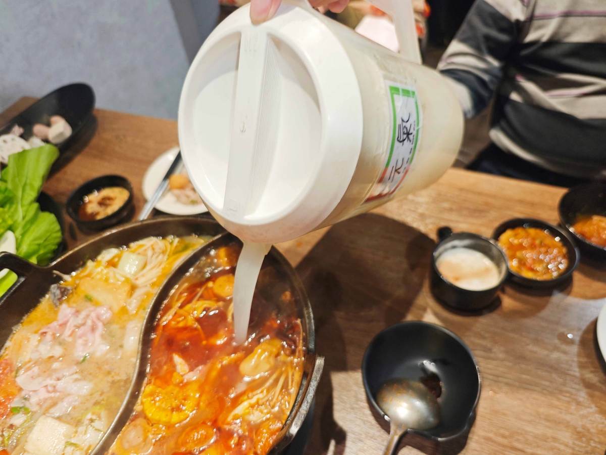 肉多多火鍋最新活動懶人包| 299 輕量級套餐全新上市、268 自助吧 +打卡再送肉海鮮!全台、全天候、平假日不限時,(西門店.淡水店例假日除外,湯底.服務費另計) - 第13張圖 肉多多火鍋最新活動懶人包| 299 輕量級套餐全新上市、268 自助吧 +打卡再送肉海鮮!全台、全天候、平假日不限時,(西門店.淡水店例假日除外,湯底.服務費另計)