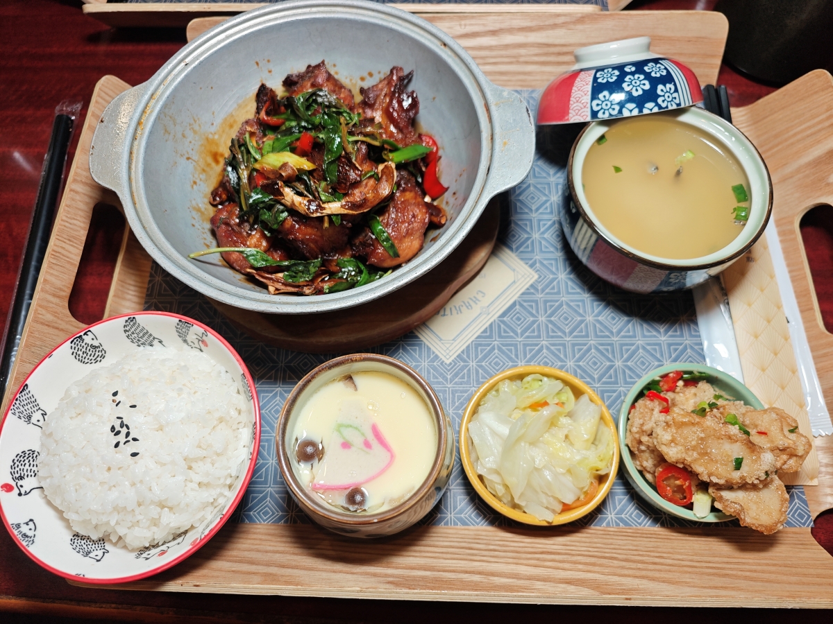 桃園莊敬路上的時光座標：在「茶自點」尋回聚會的純粹溫度