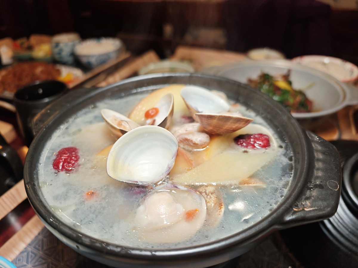 桃園莊敬路上的時光座標：在「茶自點」尋回聚會的純粹溫度