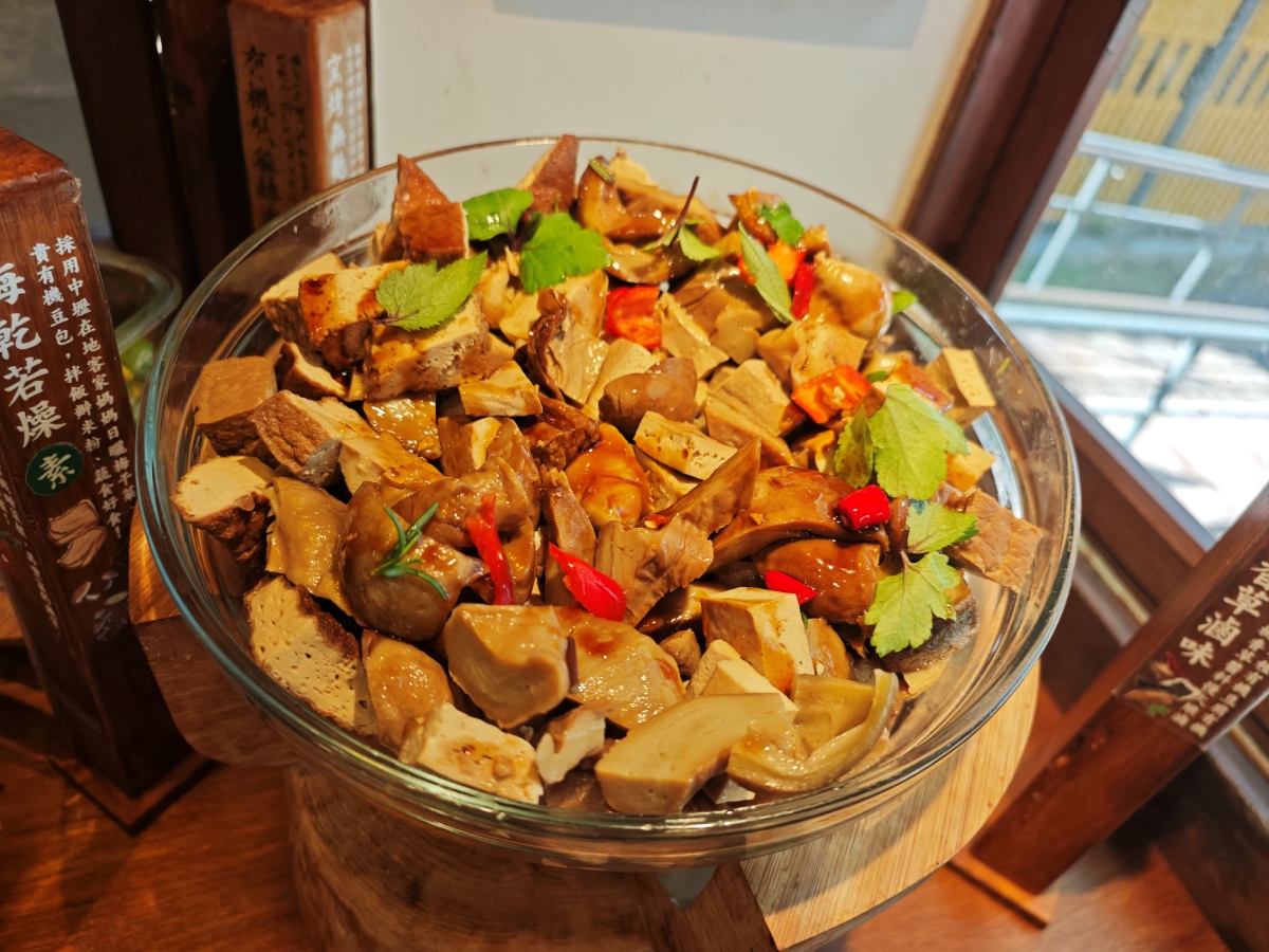 蕃薯藤自然食堂（食寓）-穿越時光的饗宴：在平鎮百年日式老屋，找回味蕾的純粹感動