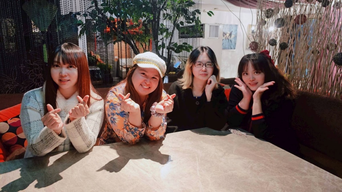 【中壢美食推薦】古月新城：車站旁的夢幻秘境！包廂聚餐、網美打卡、多國料理一次滿足