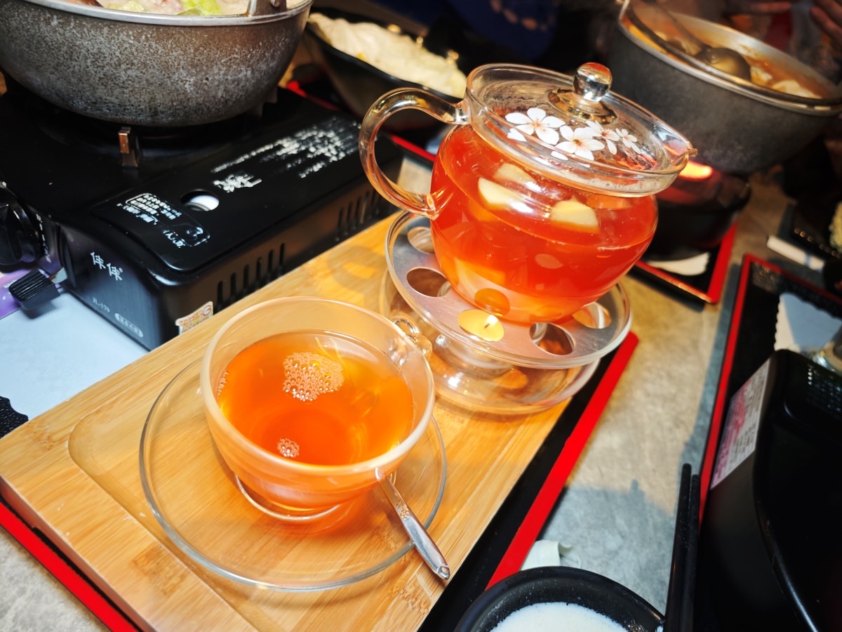 【中壢美食推薦】古月新城：車站旁的夢幻秘境！包廂聚餐、網美打卡、多國料理一次滿足