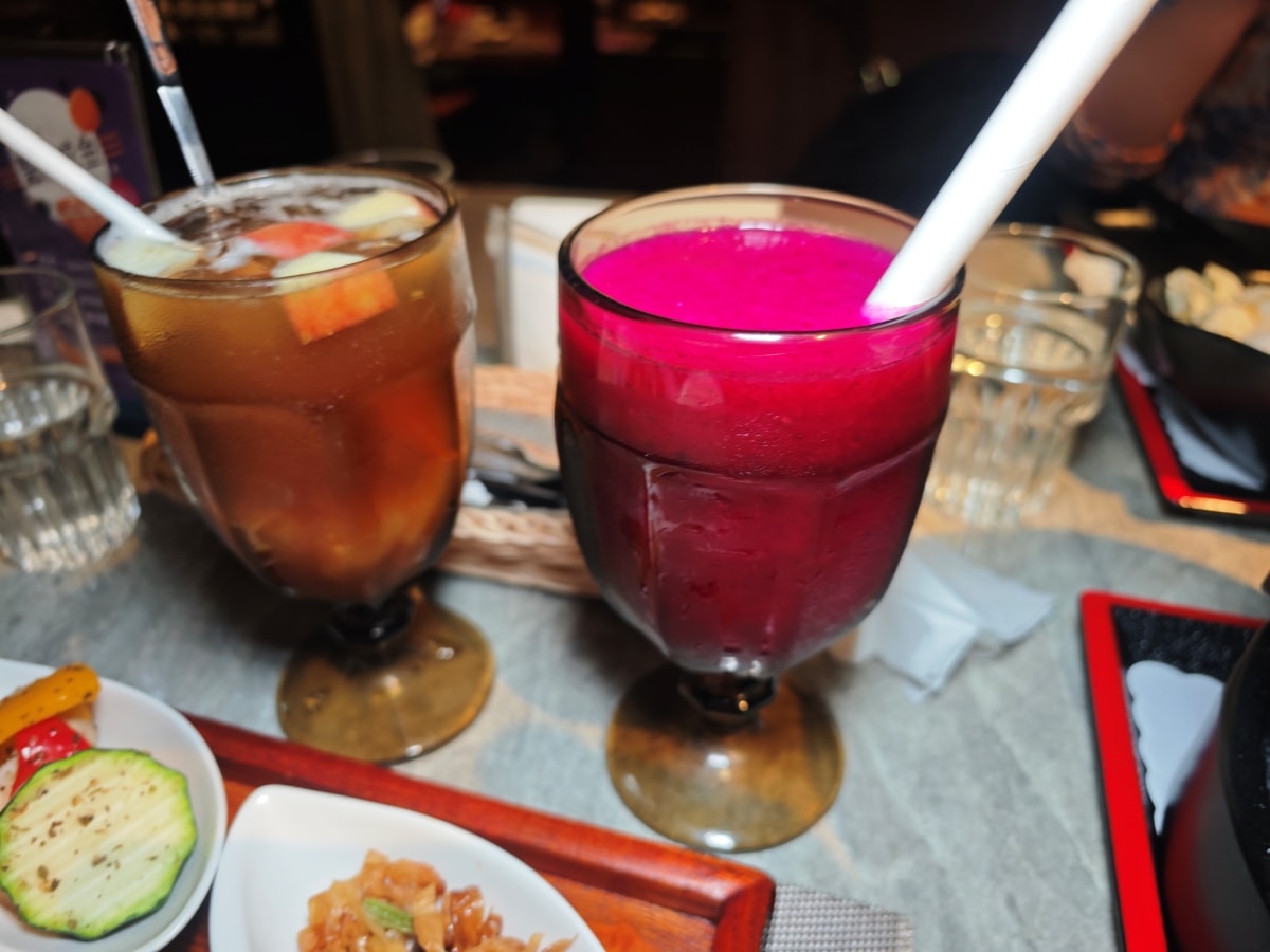 【中壢美食推薦】古月新城：車站旁的夢幻秘境！包廂聚餐、網美打卡、多國料理一次滿足