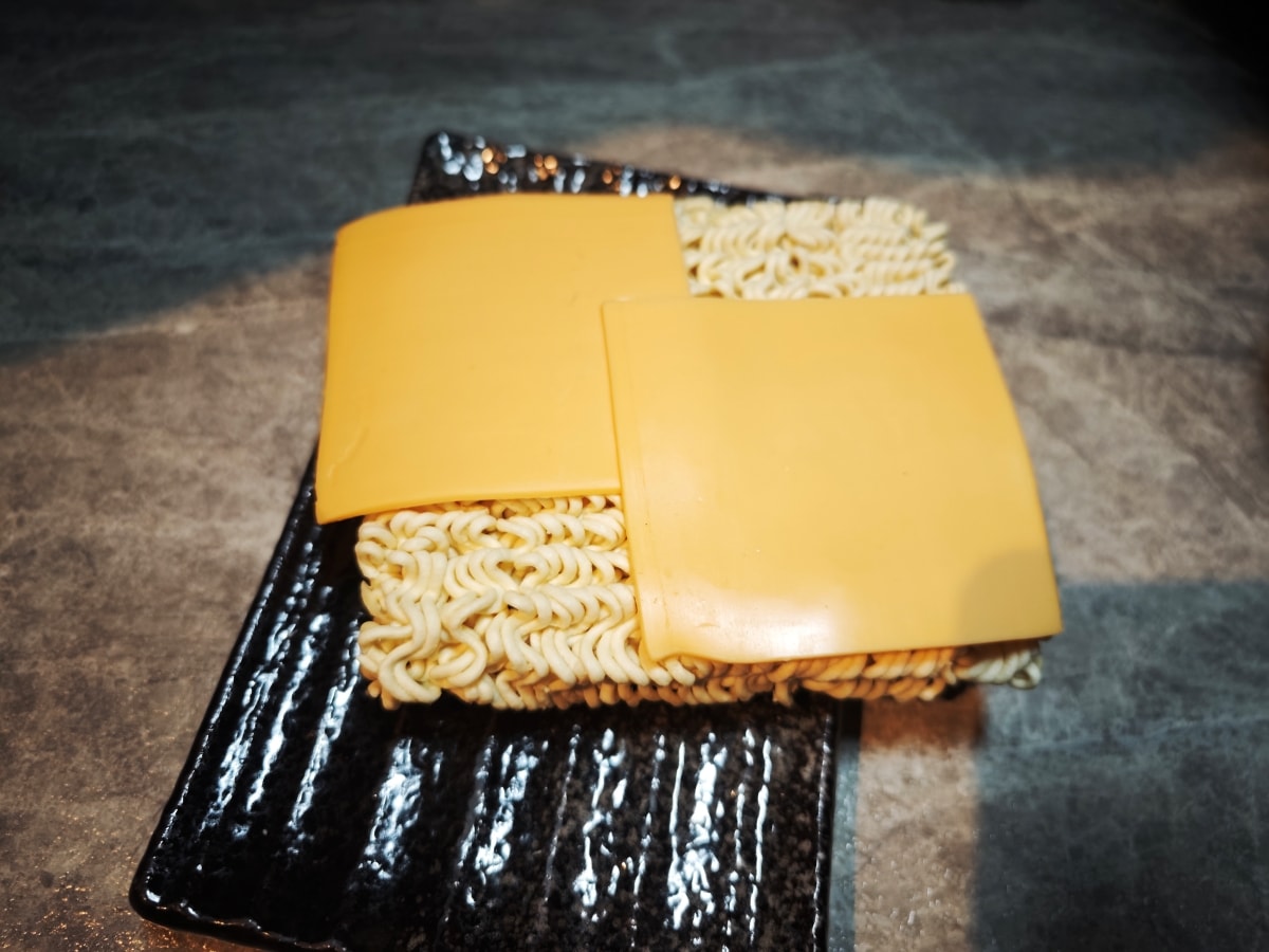 【中壢美食推薦】古月新城：車站旁的夢幻秘境！包廂聚餐、網美打卡、多國料理一次滿足