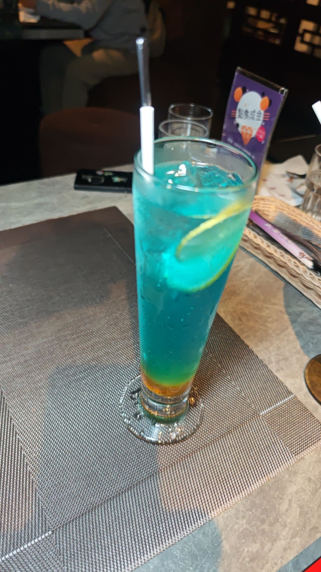 【中壢美食推薦】古月新城：車站旁的夢幻秘境！包廂聚餐、網美打卡、多國料理一次滿足