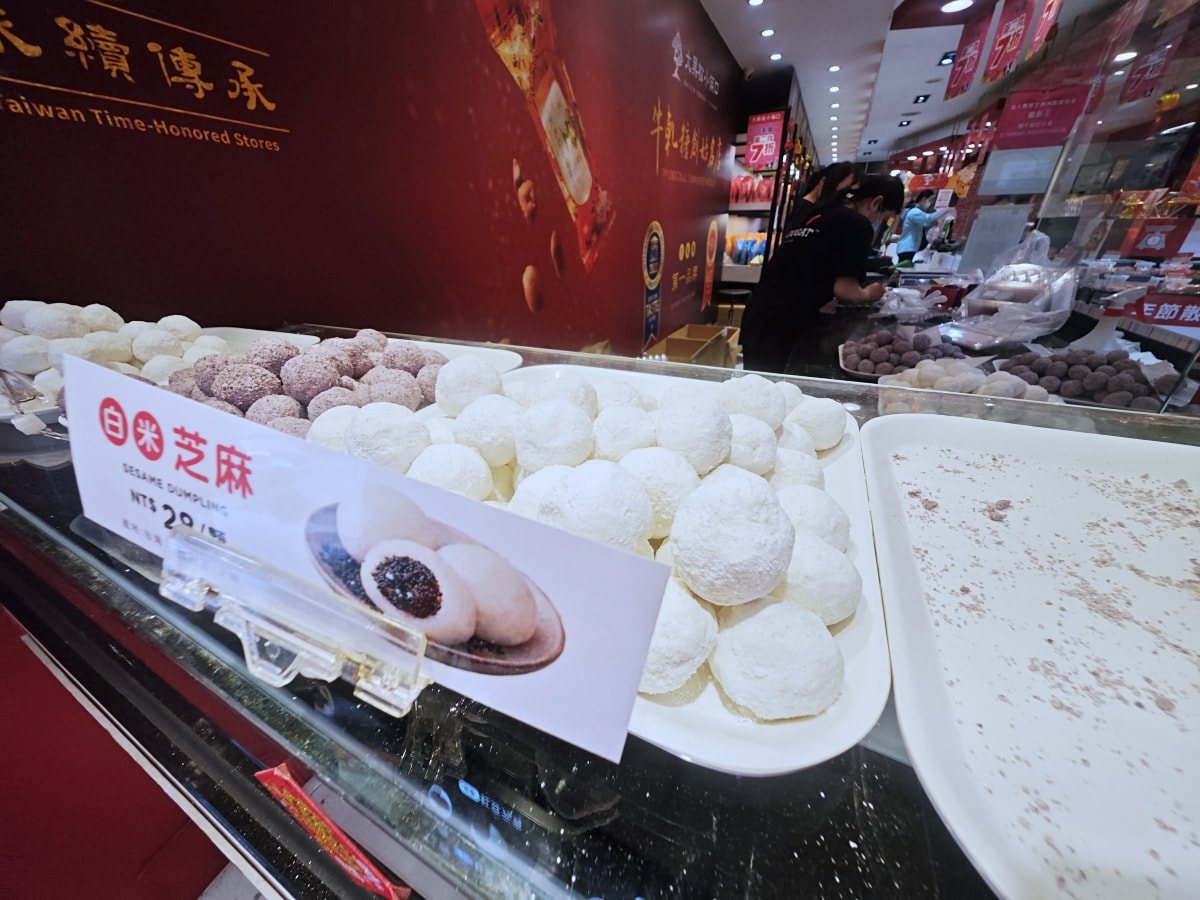 隱身台北博愛路的歲月滋味：大黑松小倆口「手工搖元宵」限時開賣，找回老派節慶的儀式感