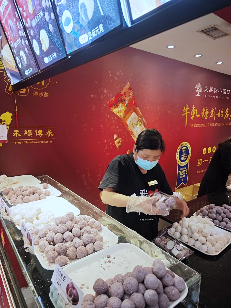 隱身台北博愛路的歲月滋味：大黑松小倆口「手工搖元宵」限時開賣，找回老派節慶的儀式感