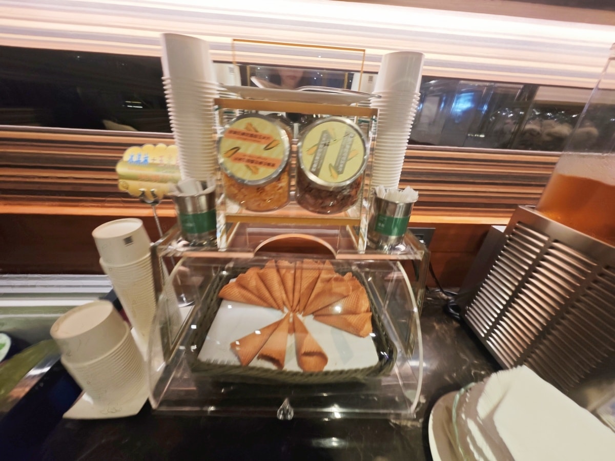 【高雄住宿推薦】康橋商旅三多商圈館:一泊三食吃到飽?超狂宵夜、下午茶、早餐全制霸,小資族與親子的南台灣首選! - 第14張圖 【高雄住宿推薦】康橋商旅三多商圈館:一泊三食吃到飽?超狂宵夜、下午茶、早餐全制霸,小資族與親子的南台灣首選!