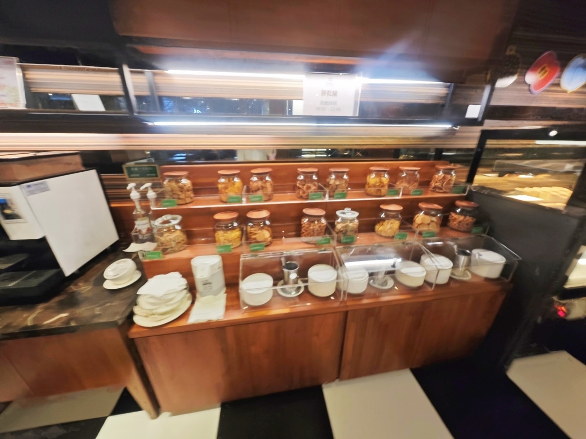 【高雄住宿推薦】康橋商旅三多商圈館:一泊三食吃到飽?超狂宵夜、下午茶、早餐全制霸,小資族與親子的南台灣首選! - 第13張圖 【高雄住宿推薦】康橋商旅三多商圈館:一泊三食吃到飽?超狂宵夜、下午茶、早餐全制霸,小資族與親子的南台灣首選!