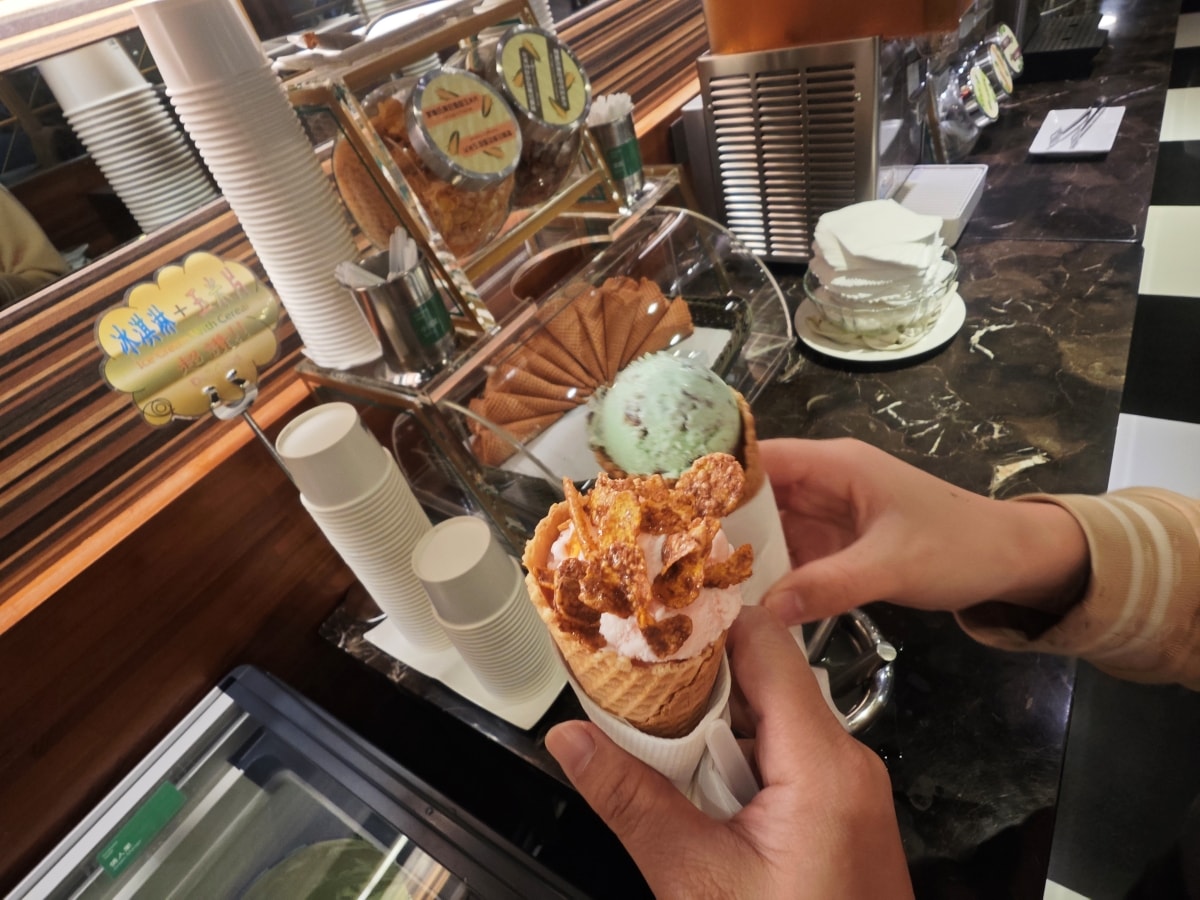 【高雄住宿推薦】康橋商旅三多商圈館:一泊三食吃到飽?超狂宵夜、下午茶、早餐全制霸,小資族與親子的南台灣首選! - 第16張圖 【高雄住宿推薦】康橋商旅三多商圈館:一泊三食吃到飽?超狂宵夜、下午茶、早餐全制霸,小資族與親子的南台灣首選!