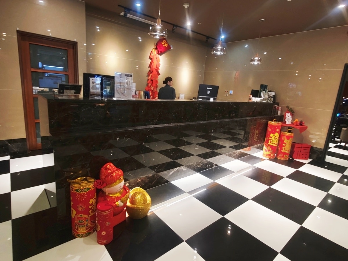【高雄住宿推薦】康橋商旅三多商圈館:一泊三食吃到飽?超狂宵夜、下午茶、早餐全制霸,小資族與親子的南台灣首選! - 第3張圖 【高雄住宿推薦】康橋商旅三多商圈館:一泊三食吃到飽?超狂宵夜、下午茶、早餐全制霸,小資族與親子的南台灣首選!