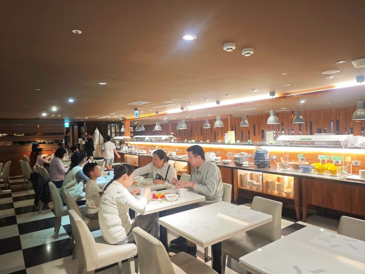【高雄住宿推薦】康橋商旅三多商圈館:一泊三食吃到飽?超狂宵夜、下午茶、早餐全制霸,小資族與親子的南台灣首選! - 第32張圖 【高雄住宿推薦】康橋商旅三多商圈館:一泊三食吃到飽?超狂宵夜、下午茶、早餐全制霸,小資族與親子的南台灣首選!